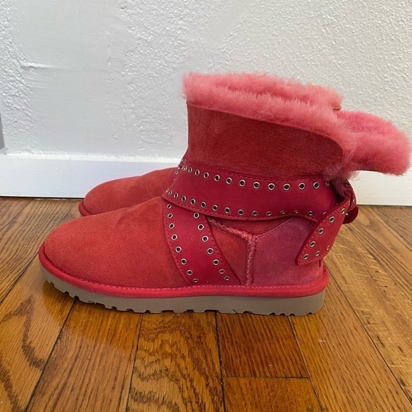 UGG Coral Short Boots with Bows Size 5 - Picture 3 of 8